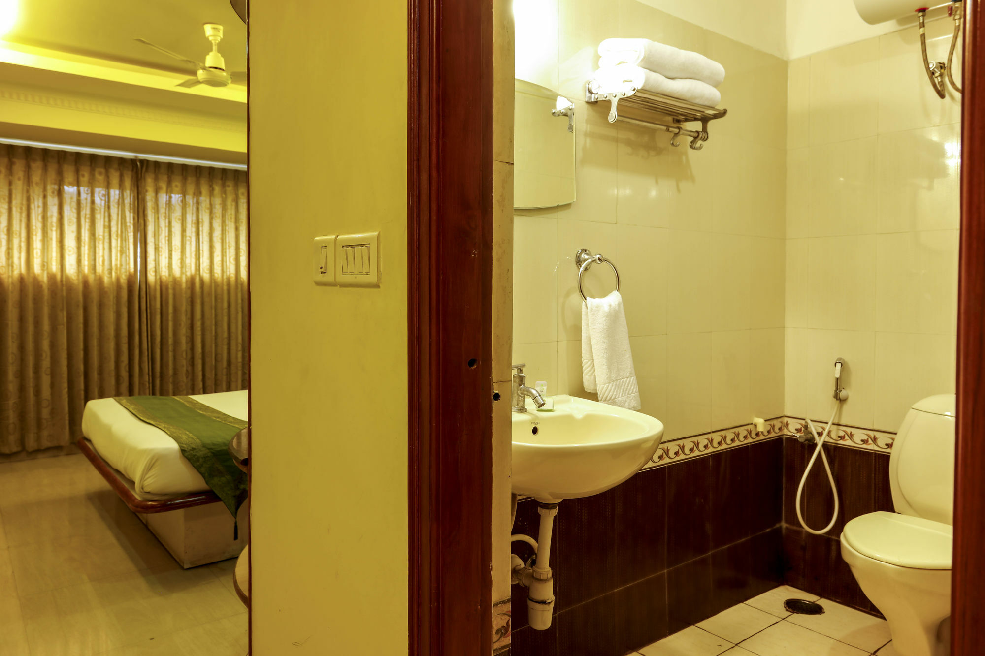 Hotel Treebo Trip Grand Regency Bangalore Exterior foto