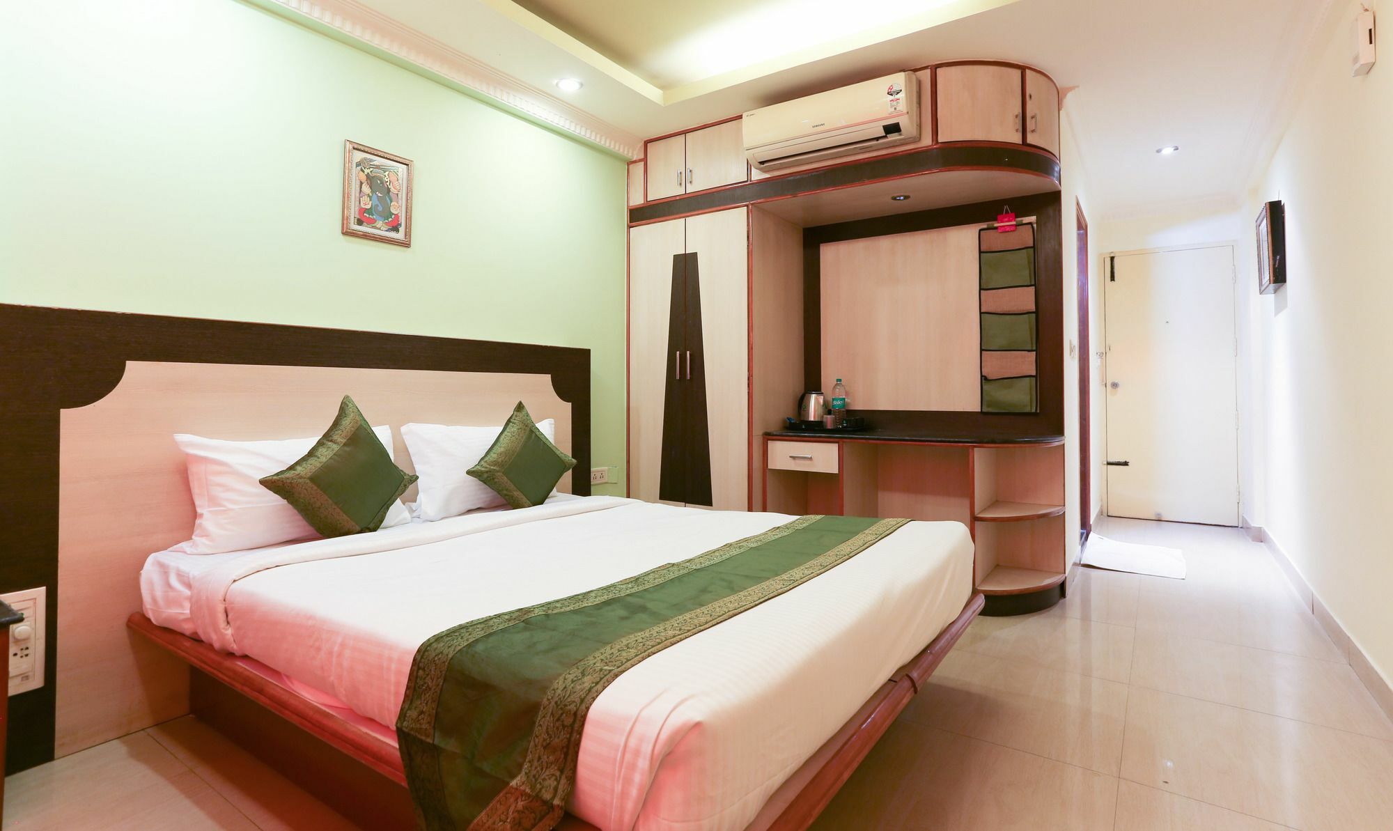 Hotel Treebo Trip Grand Regency Bangalore Exterior foto