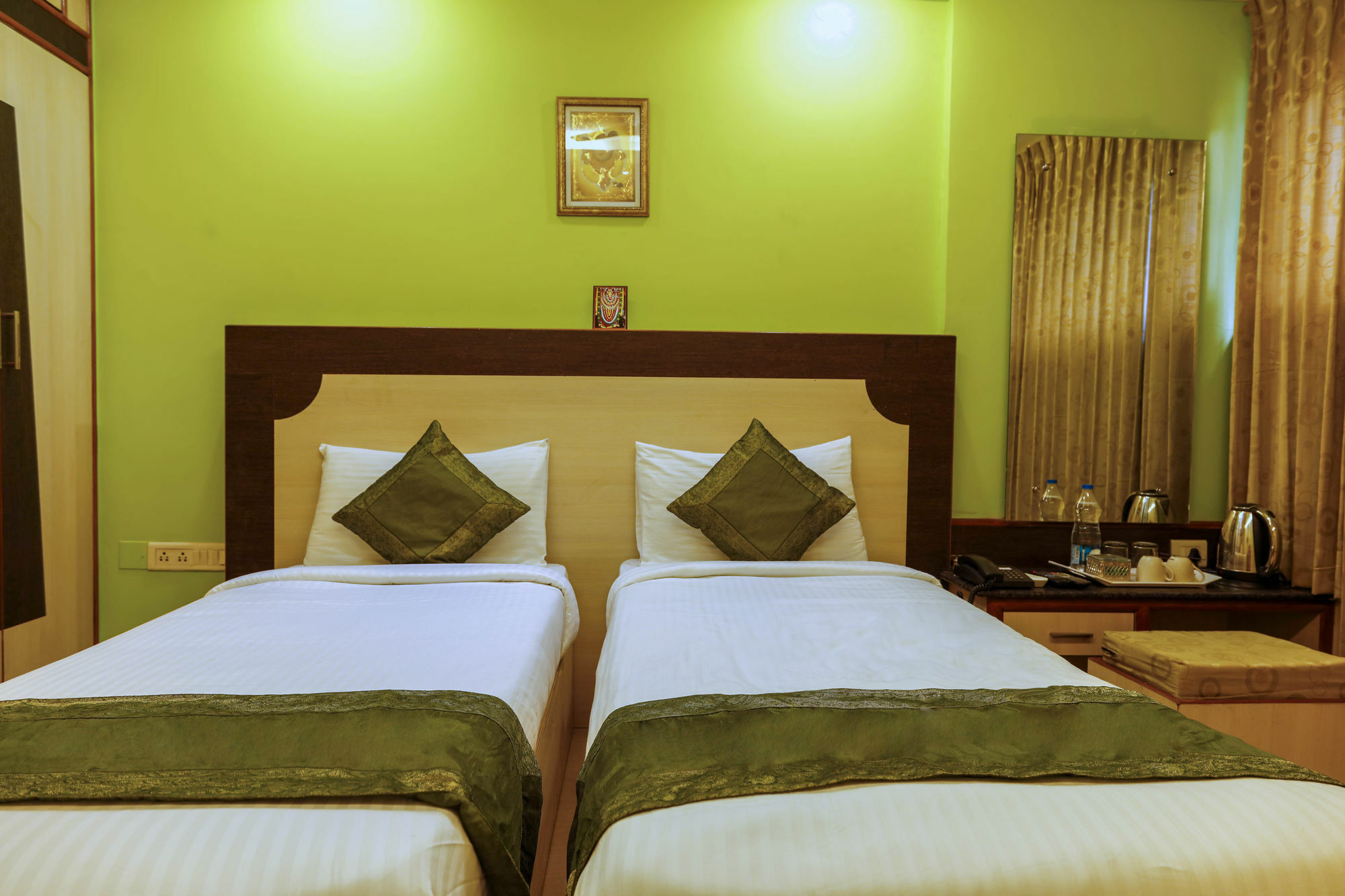 Hotel Treebo Trip Grand Regency Bangalore Exterior foto
